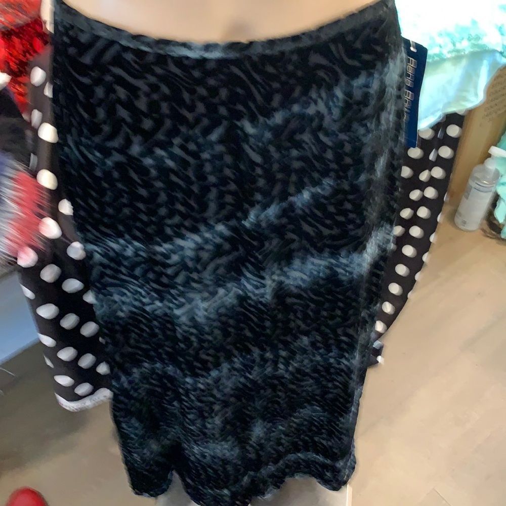 Rena Rowan, Burnout Maxi Skirt & Shirt Set